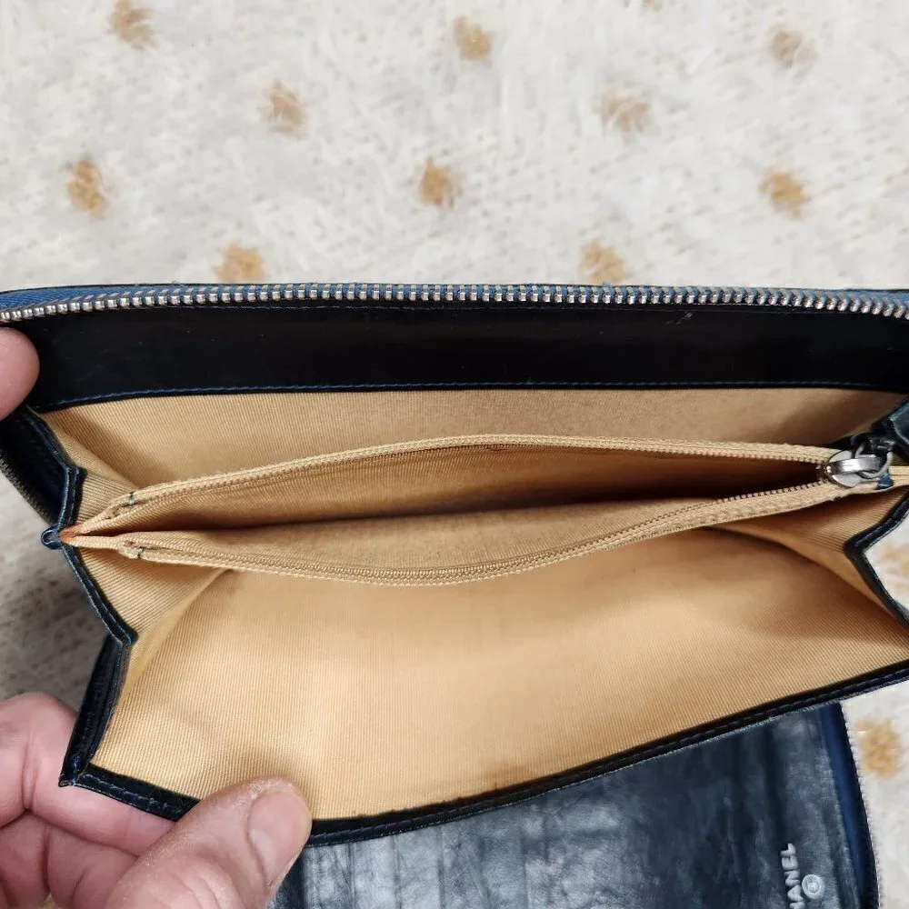 Chanel Diamond-quilted CC Caviar zip-around Wallet